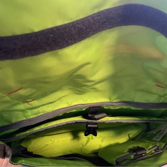 Patagonia Black Hole Messenger Bag 12L - Picture 5 of 8